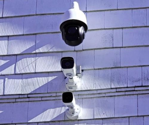 Wide-area coverage with overview IP cameras and a single camera for PTZ (Pan-Tilt-Zoom).